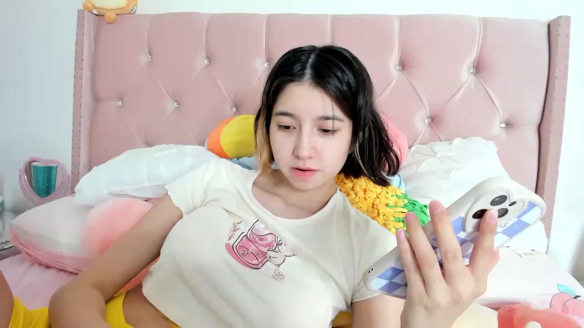 Gallery image thumbnail from Cherrycute666's myfreecams stream on, 01/25/2023, 18:01 image 19 of 20