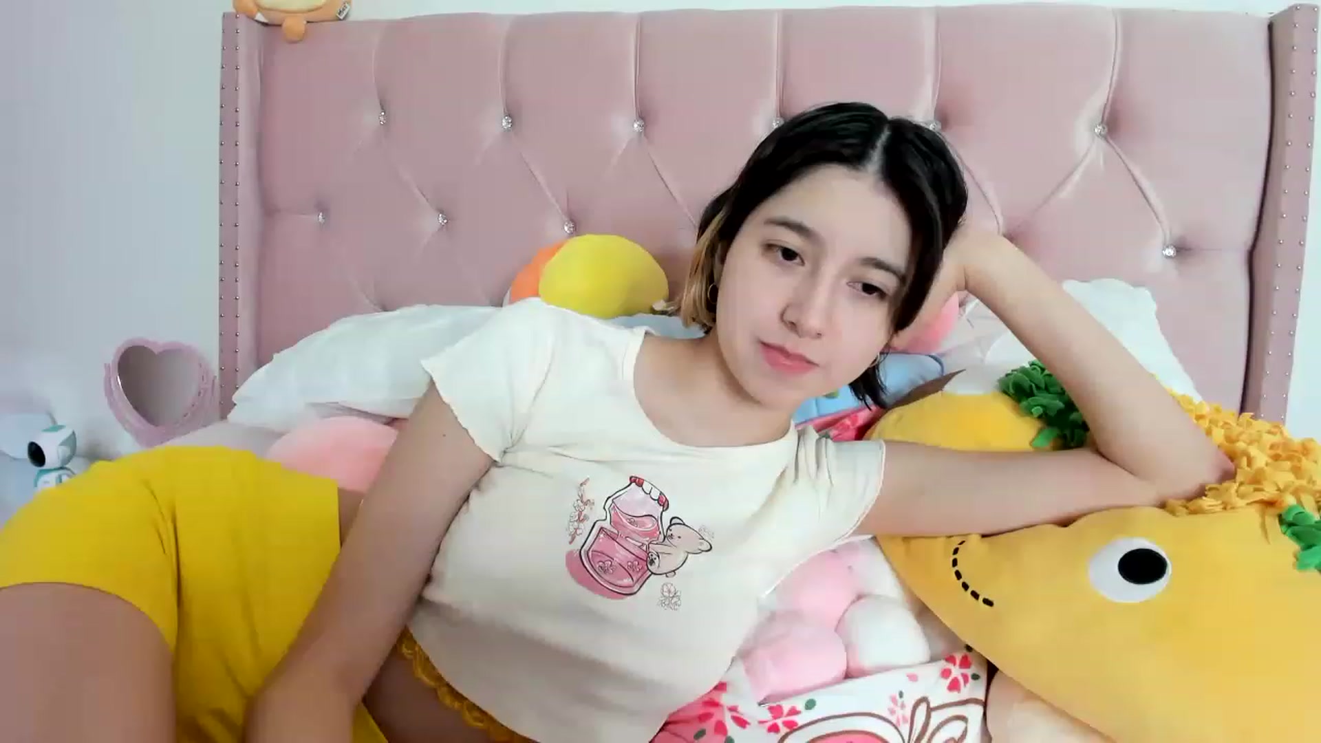 Gallery image thumbnail from Cherrycute666's myfreecams stream on, 01/25/2023, 18:01 image 3 of 20