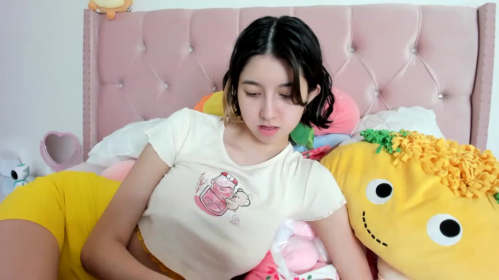Gallery image thumbnail from Cherrycute666's myfreecams stream on, 01/25/2023, 18:01 image 2 of 20