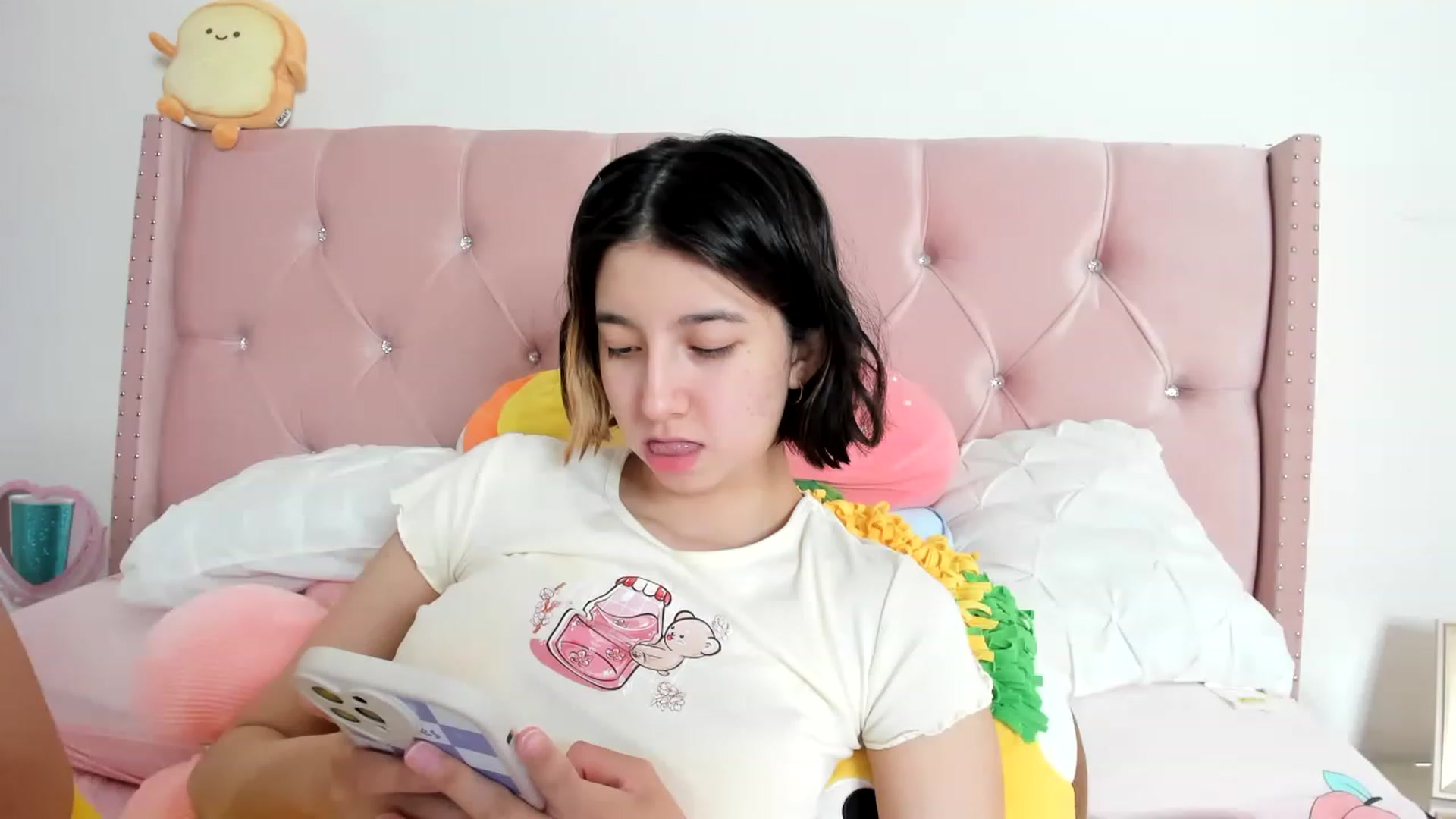 Gallery image thumbnail from Cherrycute666's myfreecams stream on, 01/25/2023, 18:01 image 9 of 20