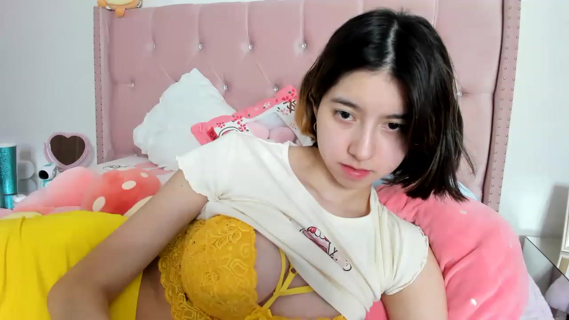 Gallery image thumbnail from Cherrycute666's myfreecams stream on, 01/26/2023, 03:49 image 17 of 20