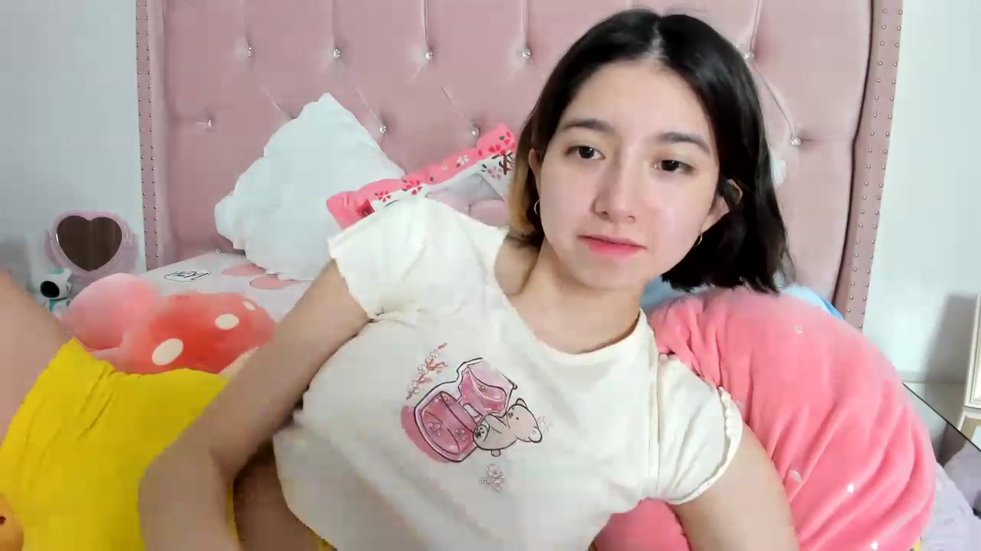 Gallery image thumbnail from Cherrycute666's myfreecams stream on, 01/26/2023, 03:49 image 15 of 20