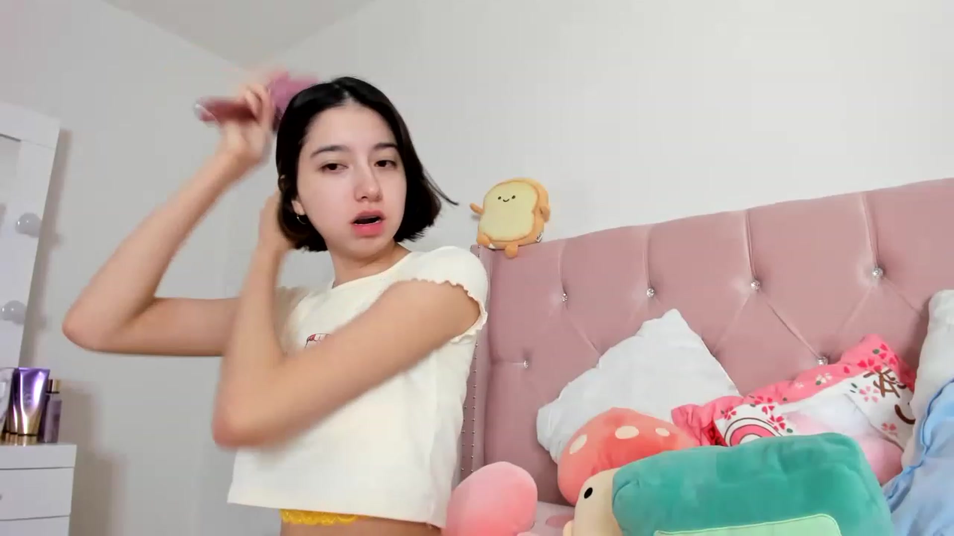 Gallery image thumbnail from Cherrycute666's myfreecams stream on, 01/26/2023, 03:49 image 3 of 20