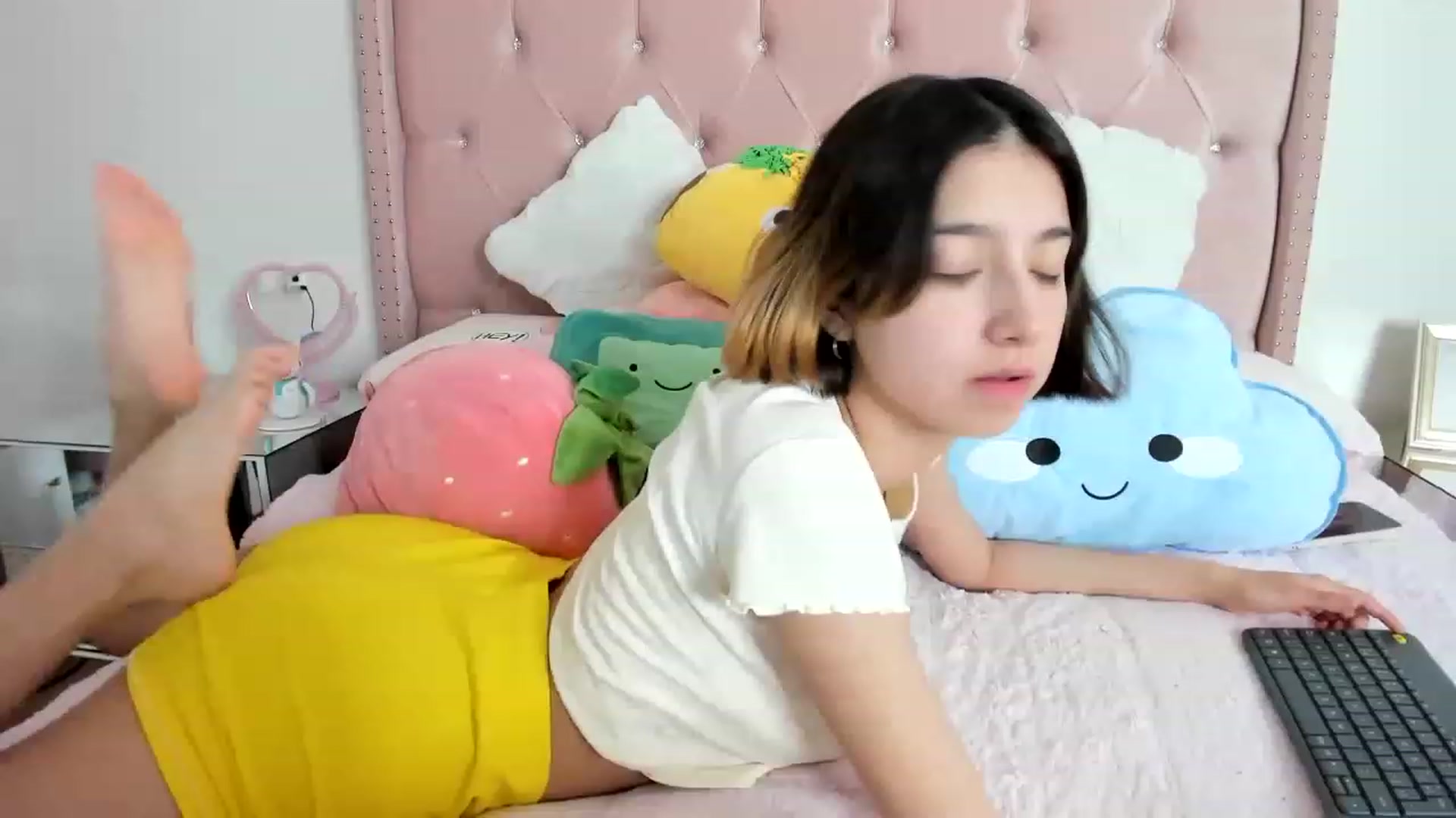 Gallery image thumbnail from Cherrycute666's myfreecams stream on, 01/26/2023, 07:29 image 8 of 20