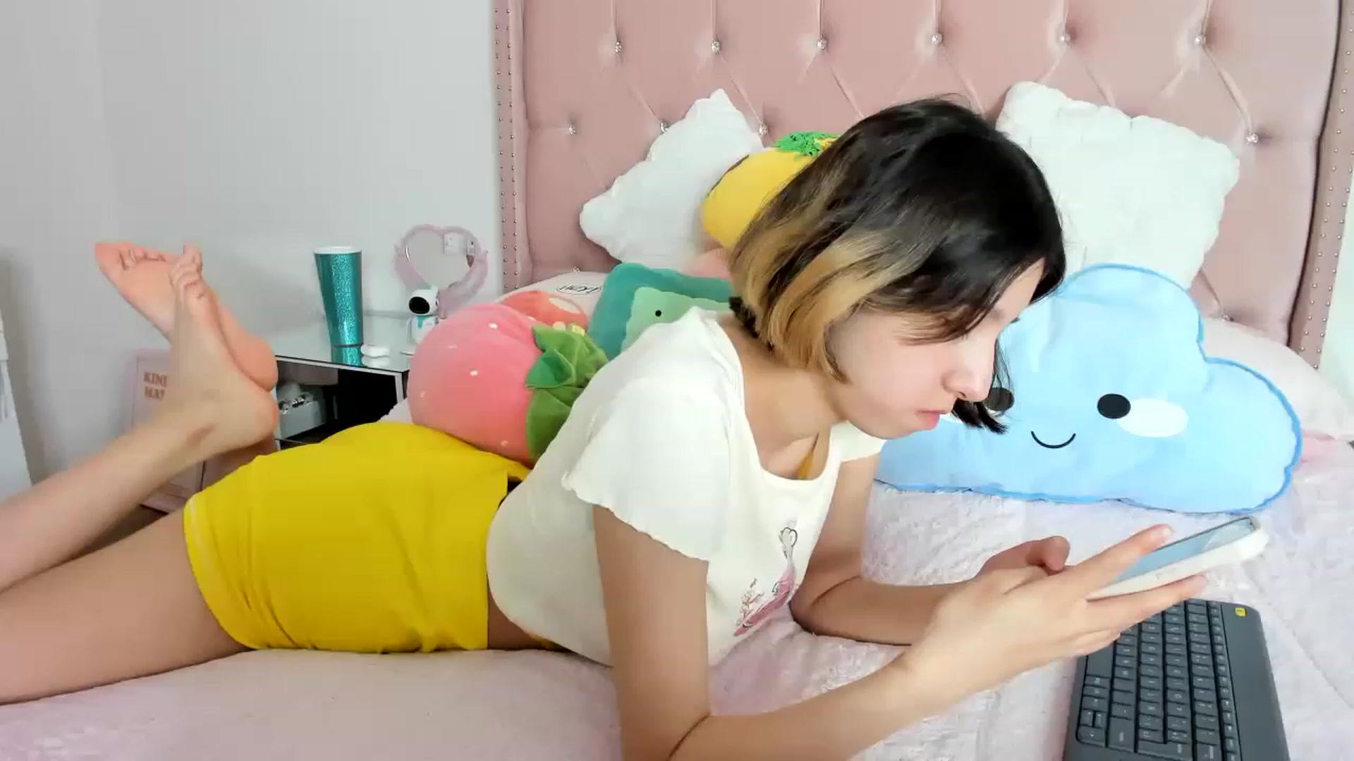 Gallery image thumbnail from Cherrycute666's myfreecams stream on, 01/26/2023, 07:29 image 9 of 20