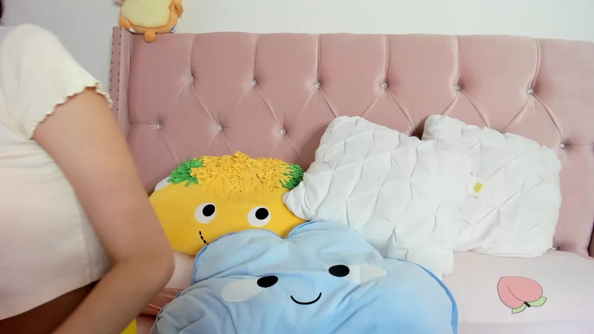 Gallery image thumbnail from Cherrycute666's myfreecams stream on, 01/26/2023, 11:50 image 3 of 20