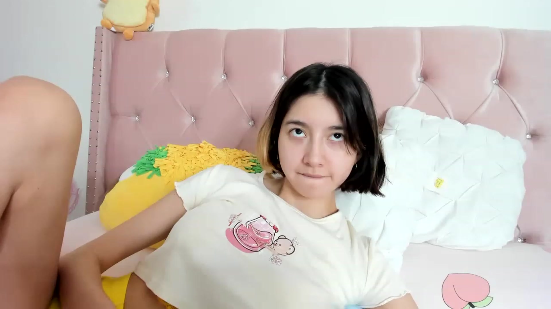 Gallery image thumbnail from Cherrycute666's myfreecams stream on, 01/26/2023, 11:50 image 11 of 20