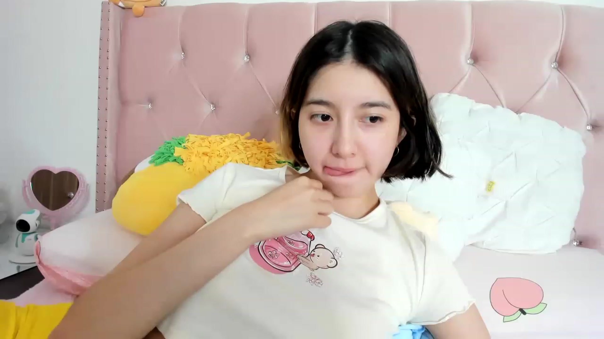 Gallery image thumbnail from Cherrycute666's myfreecams stream on, 01/26/2023, 11:50 image 17 of 20