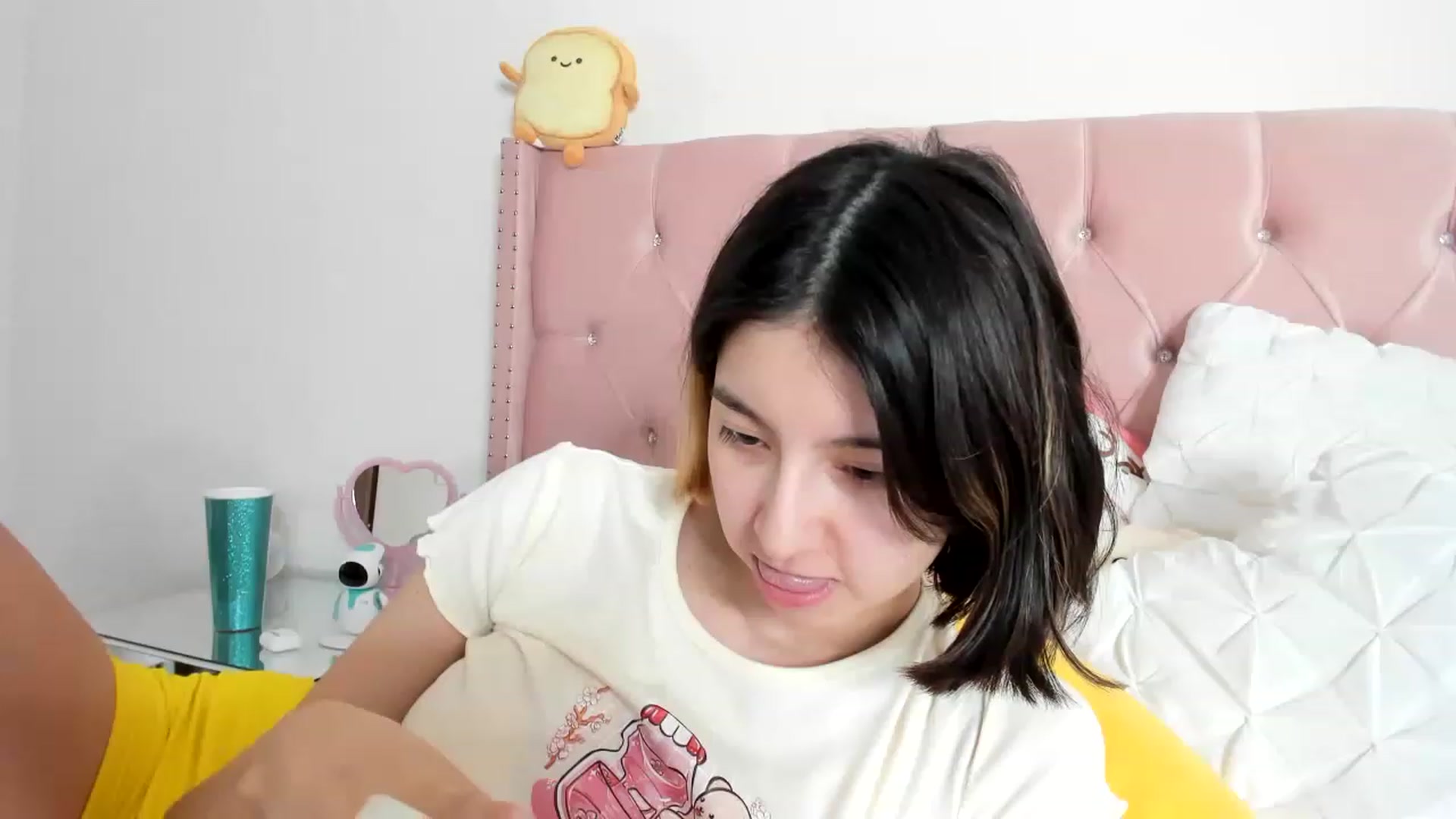 Gallery image thumbnail from Cherrycute666's myfreecams stream on, 01/26/2023, 13:40 image 16 of 20