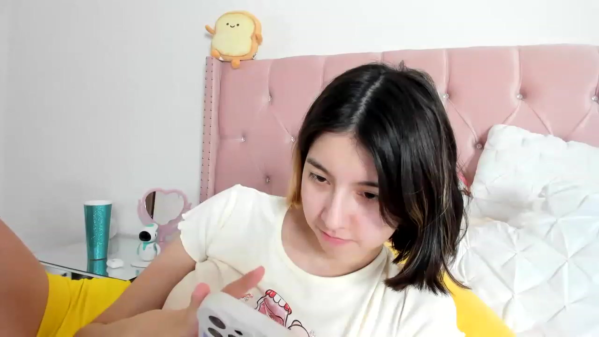 Gallery image thumbnail from Cherrycute666's myfreecams stream on, 01/26/2023, 13:40 image 17 of 20