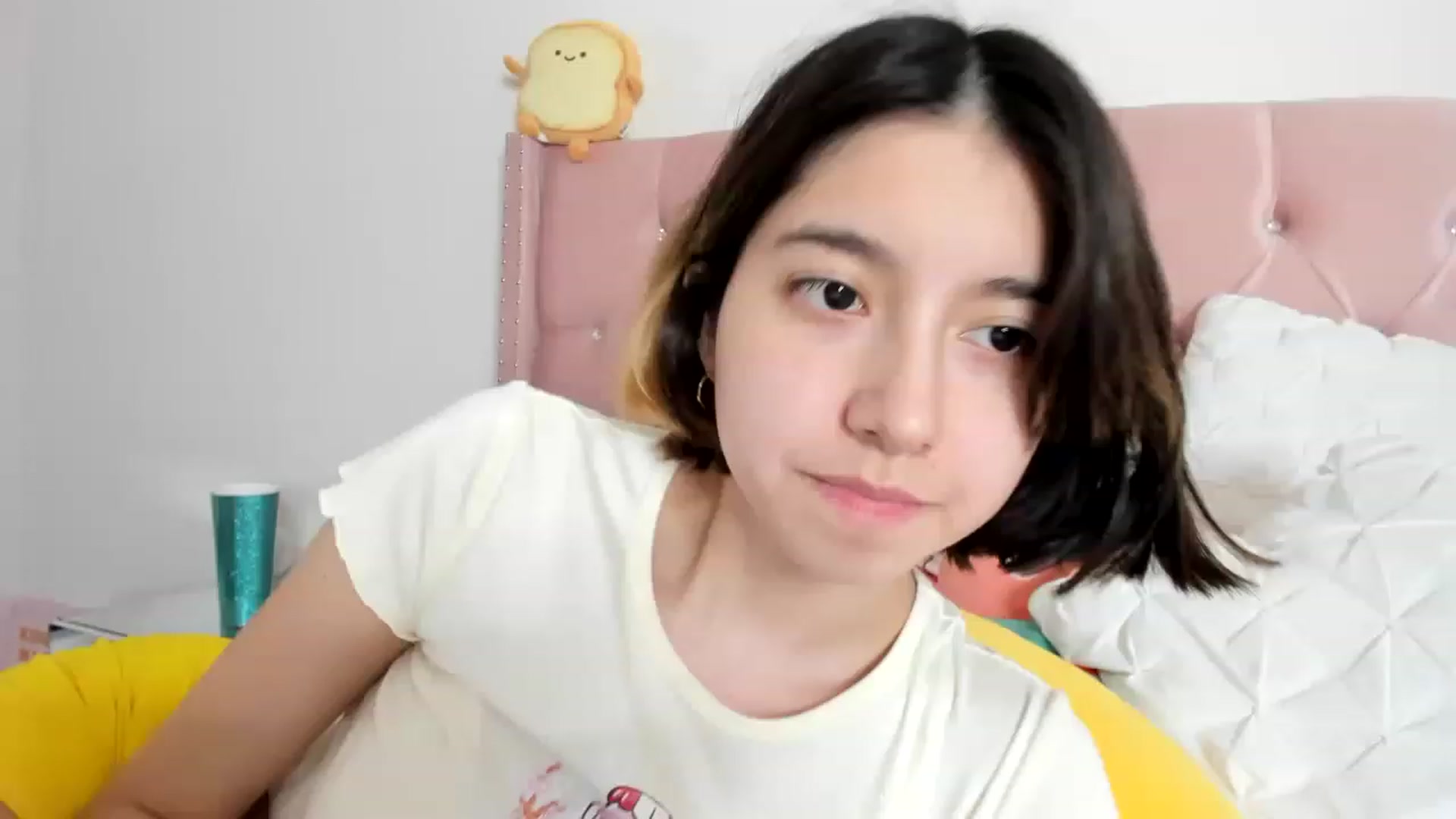 Gallery image thumbnail from Cherrycute666's myfreecams stream on, 01/26/2023, 13:40 image 11 of 20