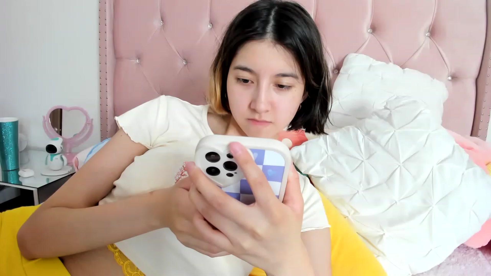 Gallery image thumbnail from Cherrycute666's myfreecams stream on, 01/26/2023, 13:40 image 4 of 20