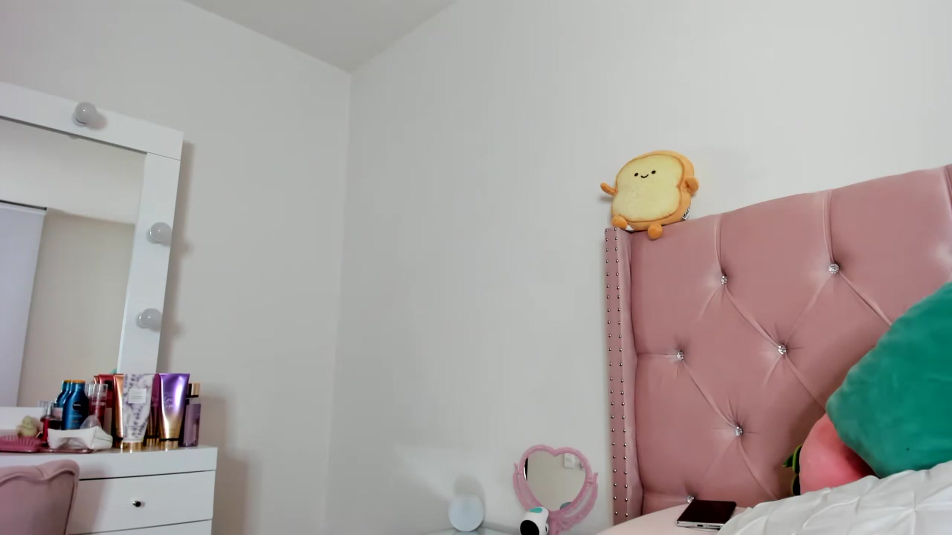 Gallery image thumbnail from Cherrycute666's myfreecams stream on, 01/27/2023, 06:11 image 12 of 20