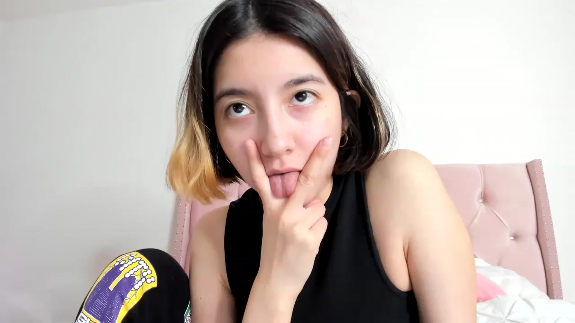 Gallery image thumbnail from Cherrycute666's myfreecams stream on, 01/27/2023, 13:16 image 3 of 20