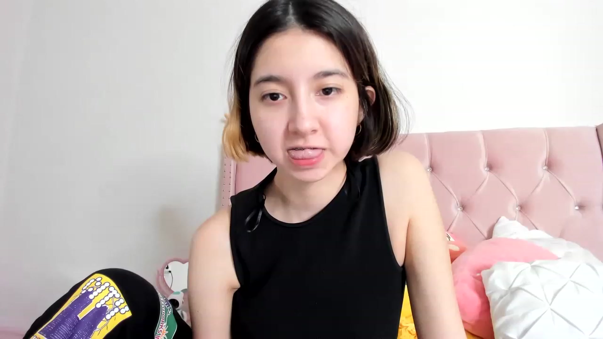 Gallery image thumbnail from Cherrycute666's myfreecams stream on, 01/27/2023, 13:16 image 1 of 20