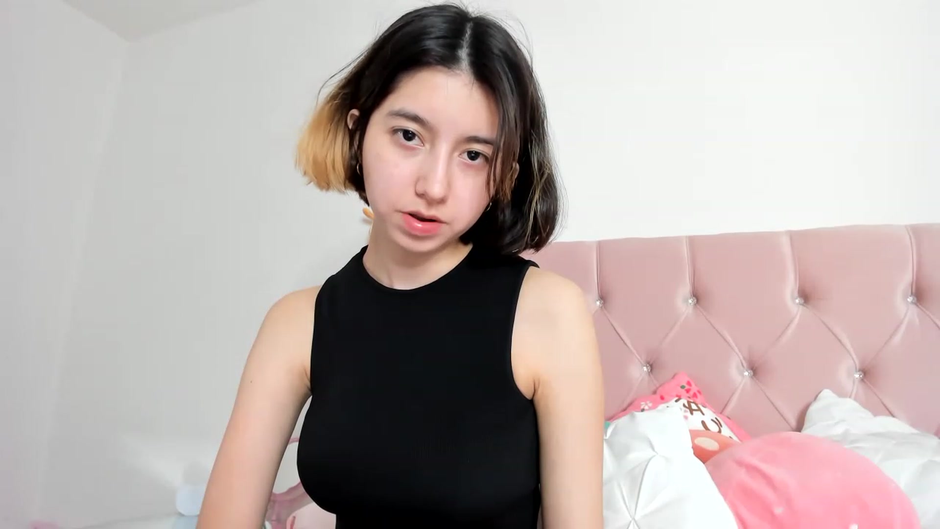 Gallery image thumbnail from Cherrycute666's myfreecams stream on, 01/27/2023, 13:16 image 18 of 20