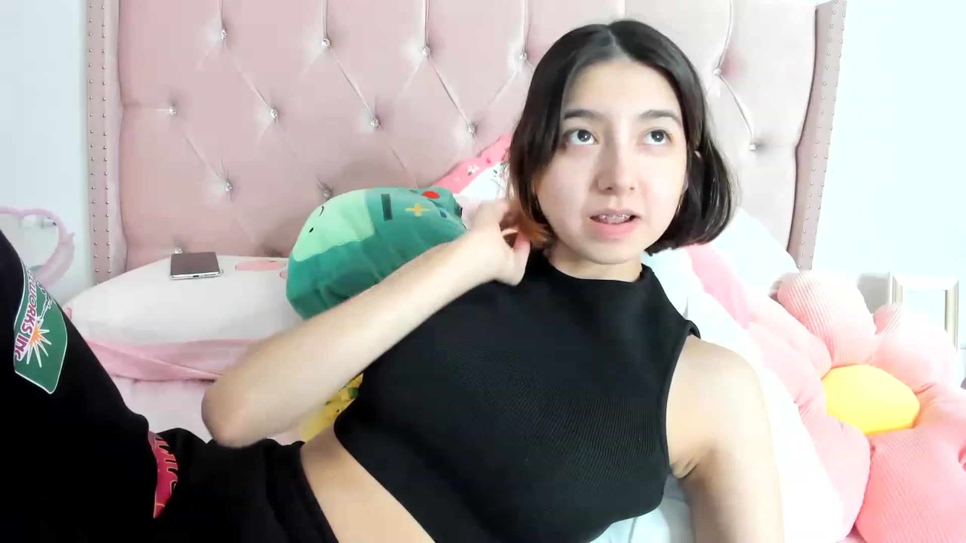 Gallery image thumbnail from Cherrycute666's myfreecams stream on, 01/27/2023, 13:16 image 7 of 20