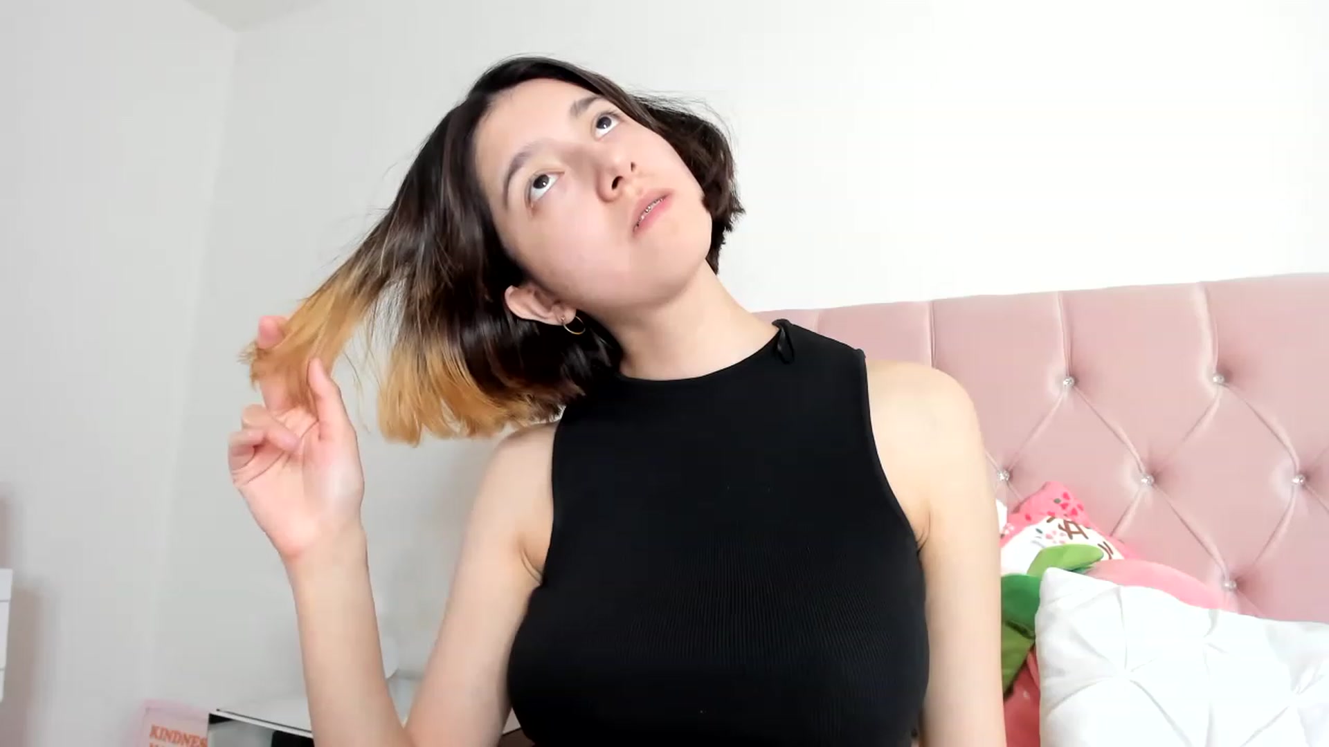 Gallery image thumbnail from Cherrycute666's myfreecams stream on, 01/27/2023, 15:32 image 12 of 20
