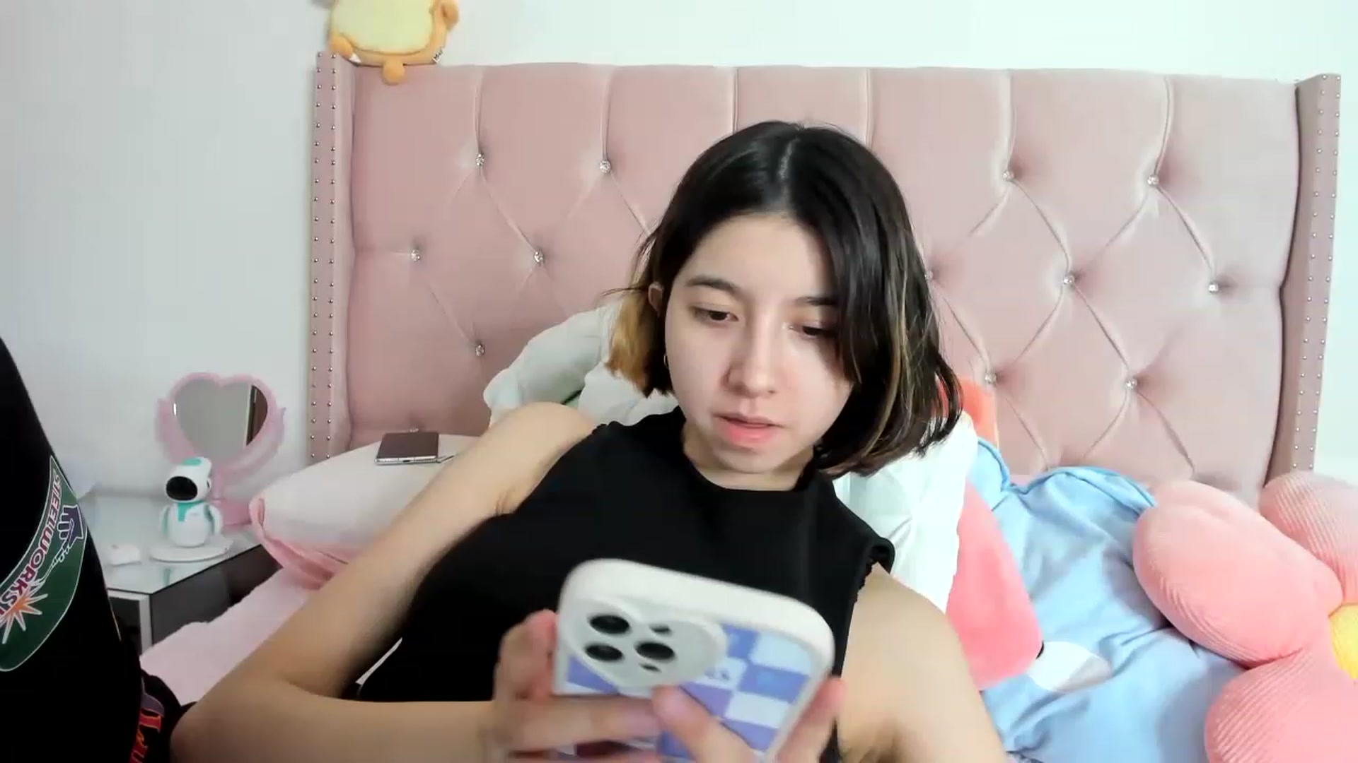Gallery image thumbnail from Cherrycute666's myfreecams stream on, 01/27/2023, 15:32 image 8 of 20