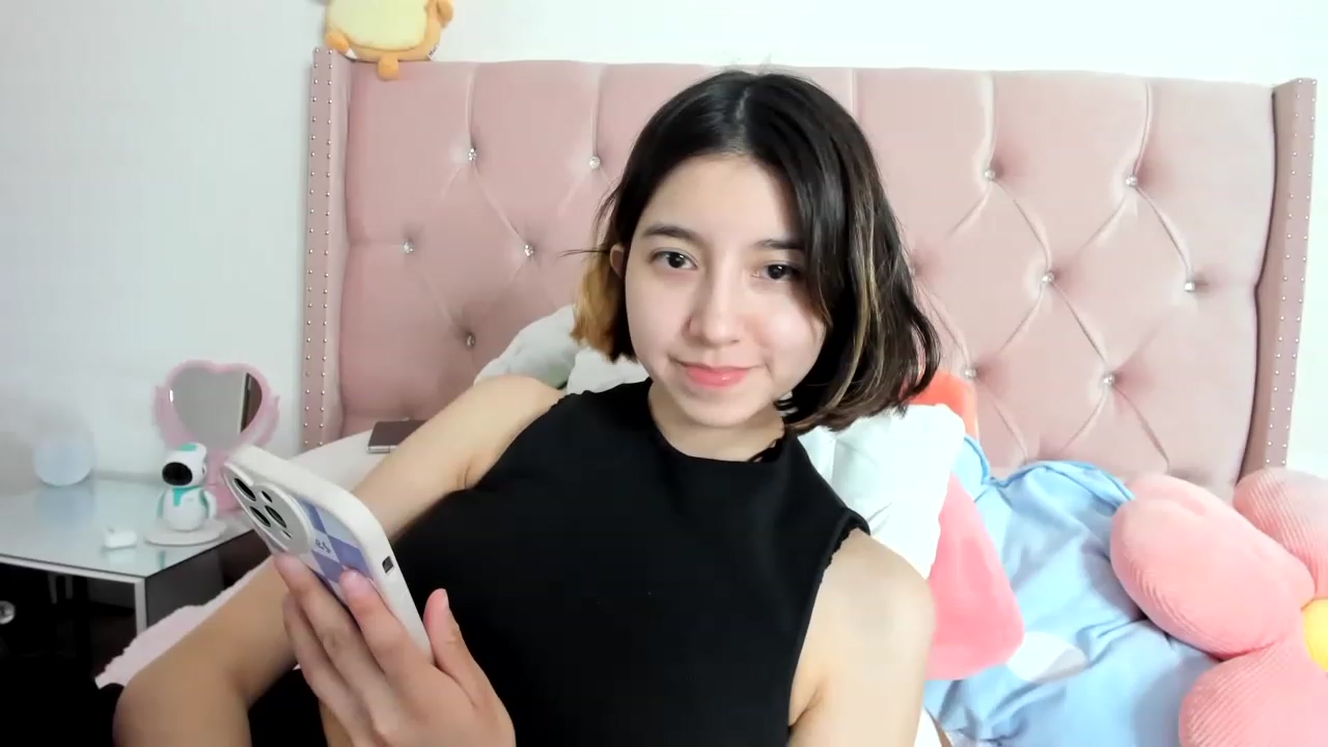 Gallery image thumbnail from Cherrycute666's myfreecams stream on, 01/27/2023, 15:32 image 7 of 20
