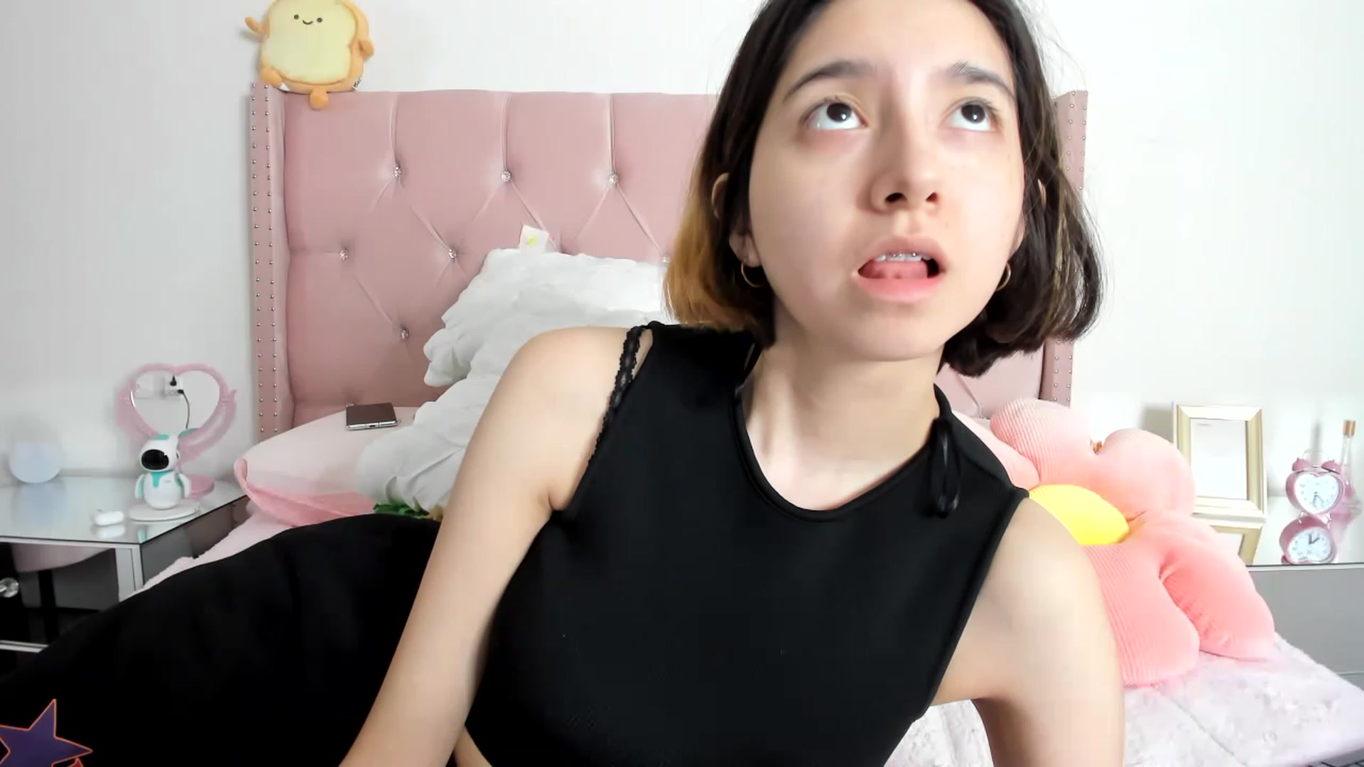 Gallery image thumbnail from Cherrycute666's myfreecams stream on, 01/27/2023, 15:32 image 1 of 20