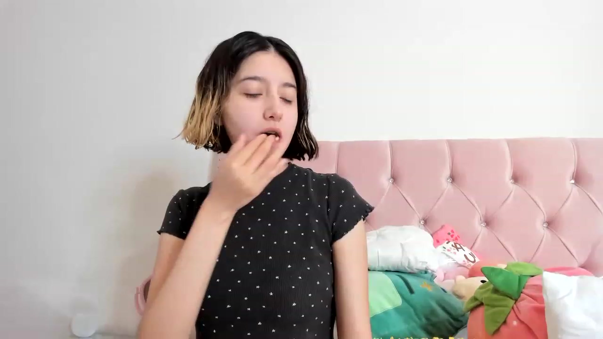 Gallery image thumbnail from Cherrycute666's myfreecams stream on, 01/27/2023, 18:20 image 8 of 20