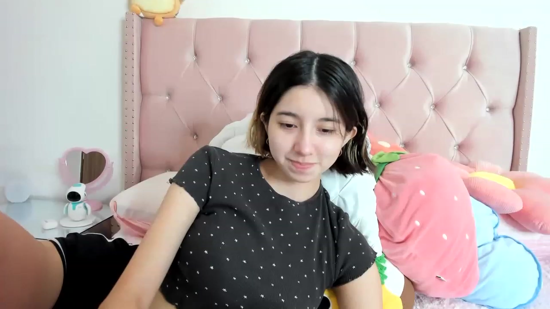 Gallery image thumbnail from Cherrycute666's myfreecams stream on, 01/27/2023, 18:20 image 19 of 20