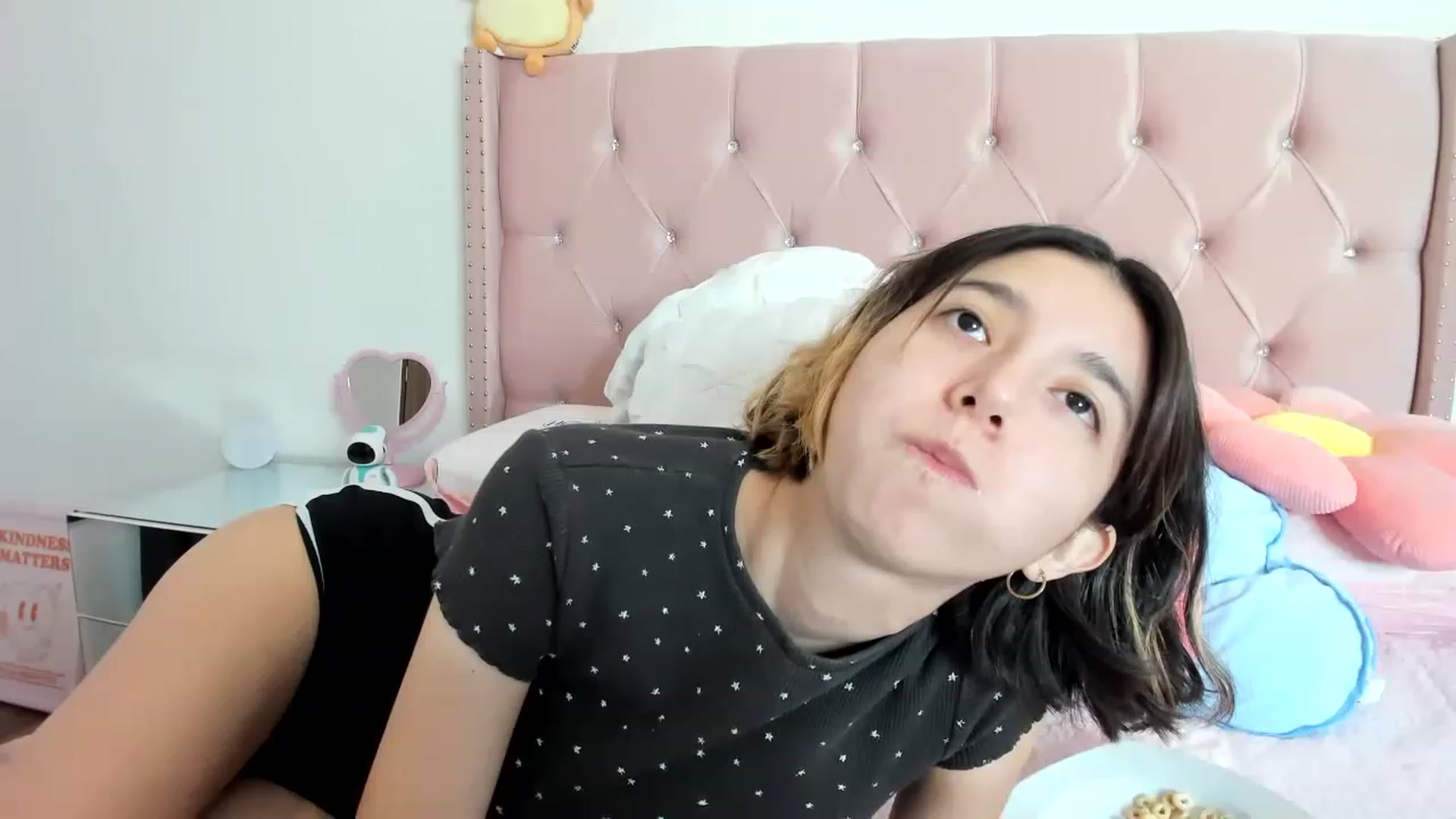 Gallery image thumbnail from Cherrycute666's myfreecams stream on, 01/27/2023, 18:20 image 20 of 20