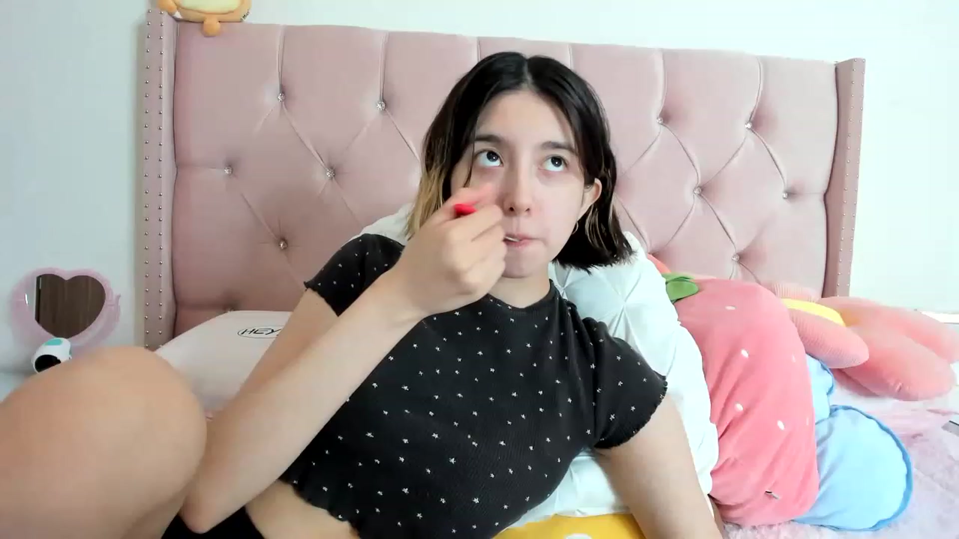 Gallery image thumbnail from Cherrycute666's myfreecams stream on, 01/27/2023, 18:20 image 15 of 20