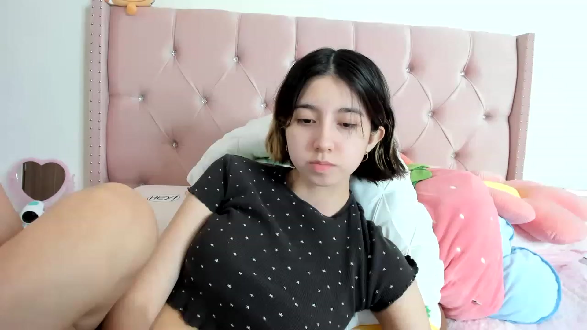 Gallery image thumbnail from Cherrycute666's myfreecams stream on, 01/27/2023, 18:20 image 18 of 20