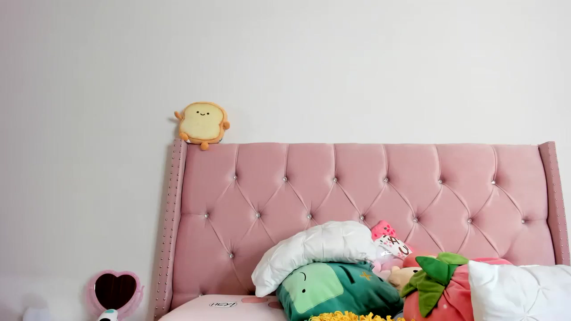 Gallery image thumbnail from Cherrycute666's myfreecams stream on, 01/27/2023, 18:20 image 7 of 20