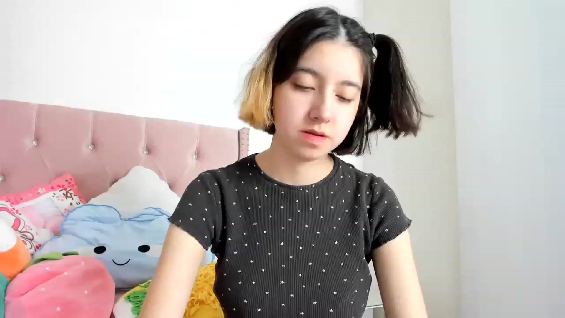 Gallery image thumbnail from Cherrycute666's myfreecams stream on, 01/28/2023, 04:11 image 1 of 20