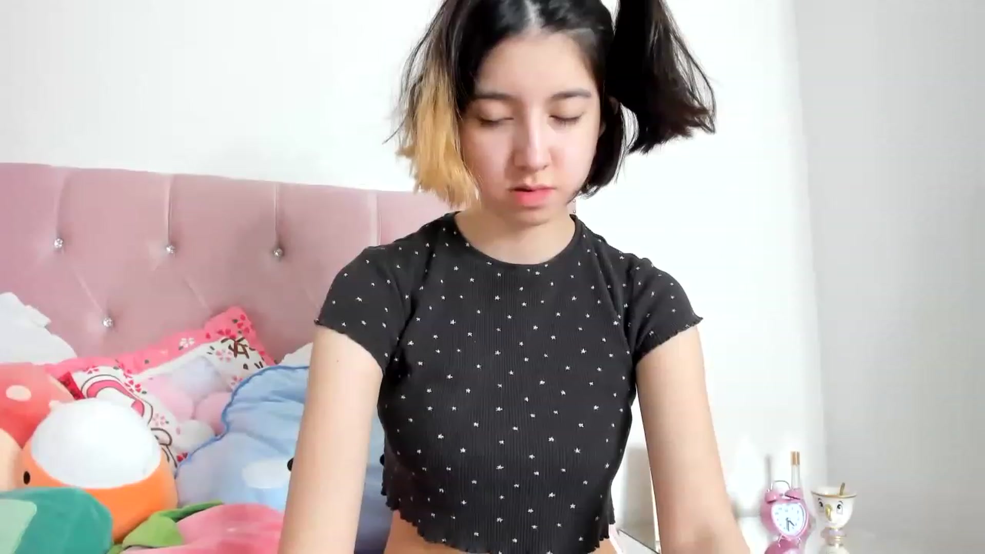 Gallery image thumbnail from Cherrycute666's myfreecams stream on, 01/28/2023, 04:11 image 11 of 20
