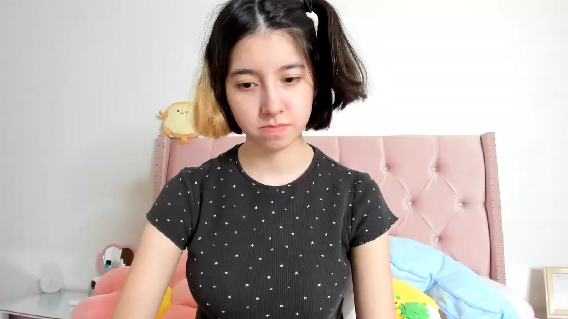 Gallery image thumbnail from Cherrycute666's myfreecams stream on, 01/28/2023, 06:19 image 4 of 20