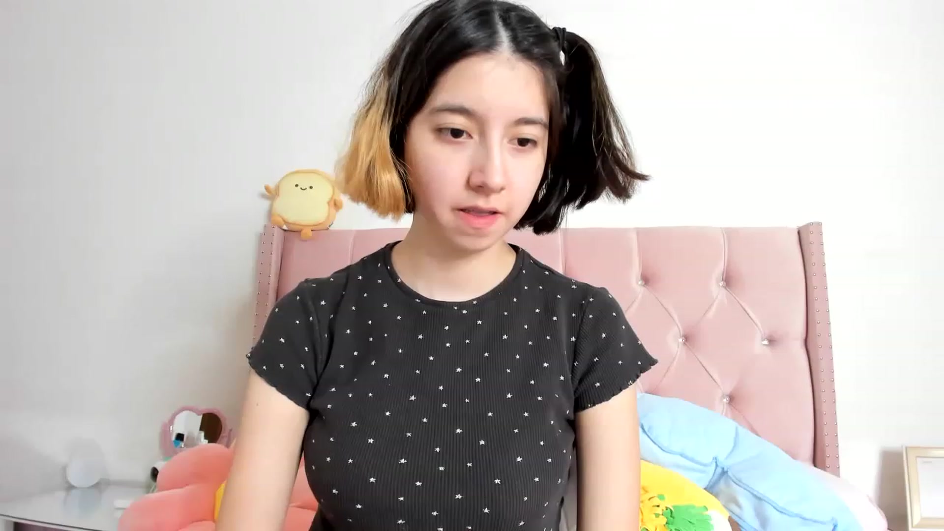 Gallery image thumbnail from Cherrycute666's myfreecams stream on, 01/28/2023, 06:19 image 7 of 20