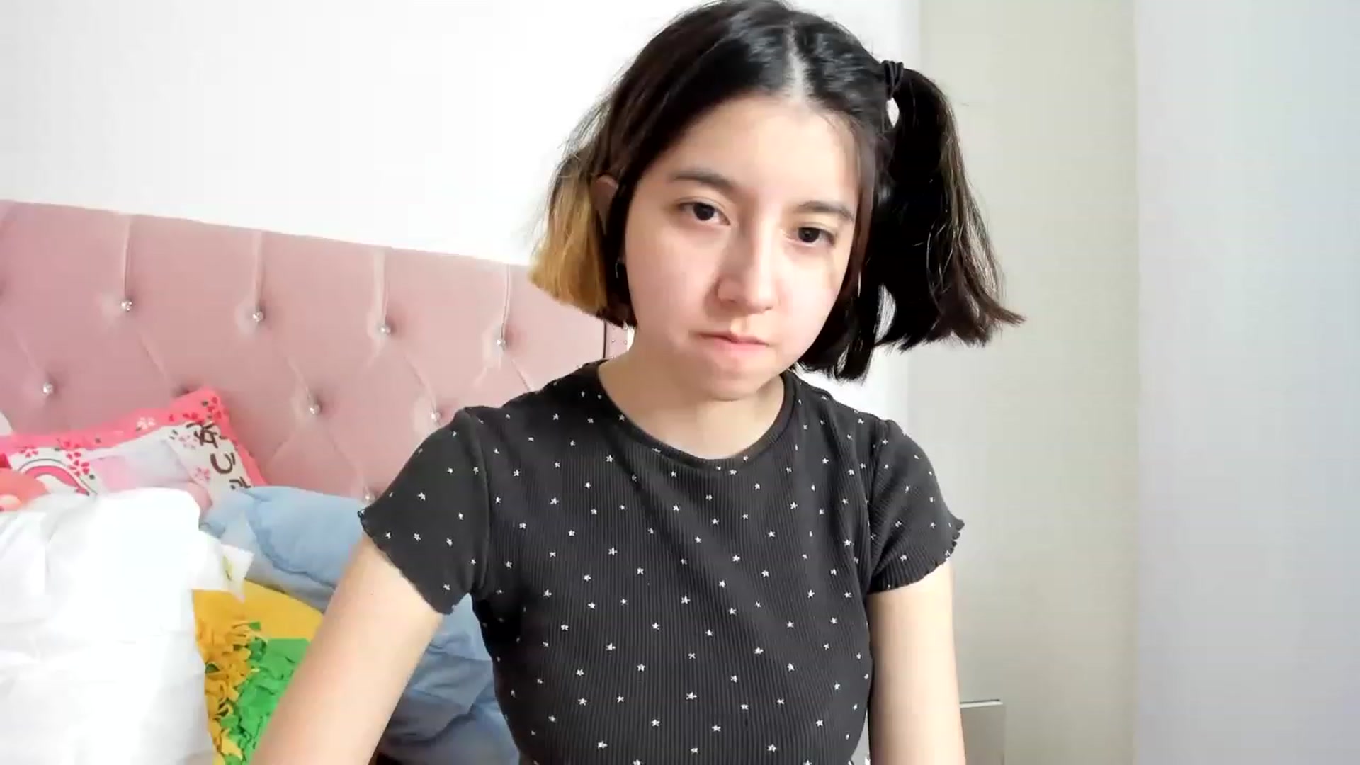Gallery image thumbnail from Cherrycute666's myfreecams stream on, 01/28/2023, 08:05 image 1 of 20