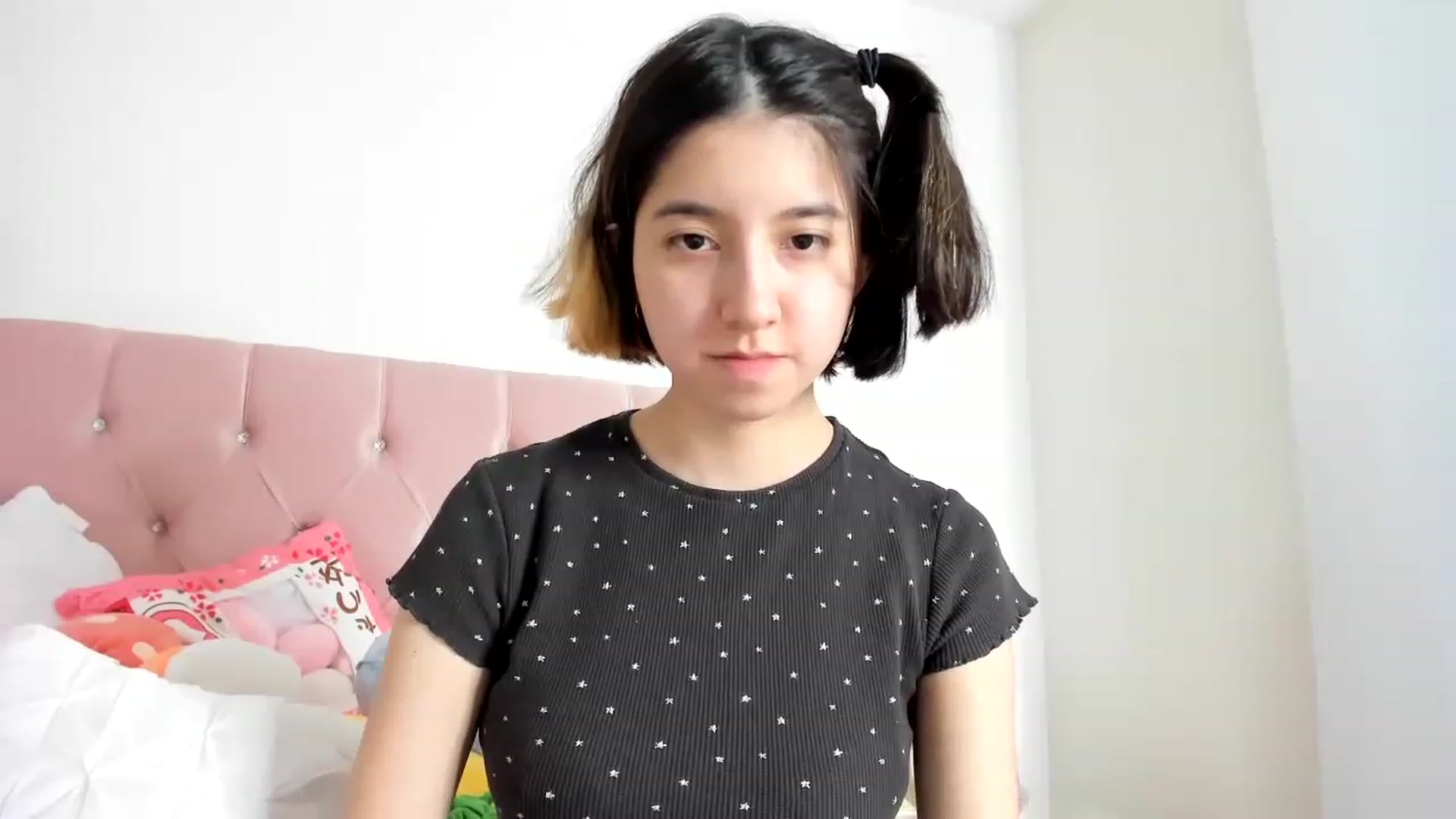 Gallery image thumbnail from Cherrycute666's myfreecams stream on, 01/28/2023, 08:05 image 5 of 20