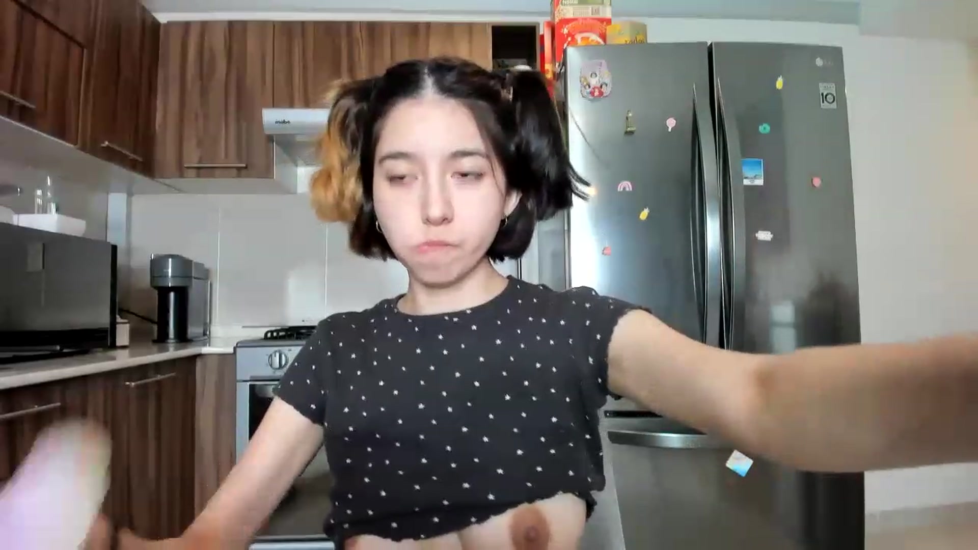 Gallery image thumbnail from Cherrycute666's myfreecams stream on, 01/28/2023, 09:17 image 15 of 20