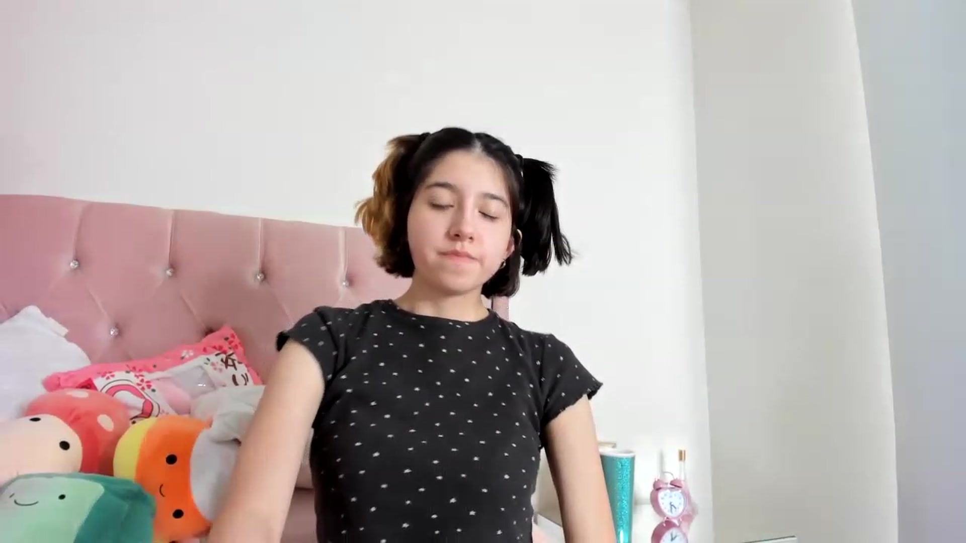 Gallery image thumbnail from Cherrycute666's myfreecams stream on, 01/28/2023, 14:31 image 20 of 20