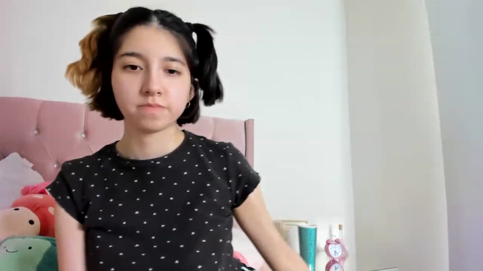 Gallery image thumbnail from Cherrycute666's myfreecams stream on, 01/28/2023, 14:31 image 19 of 20