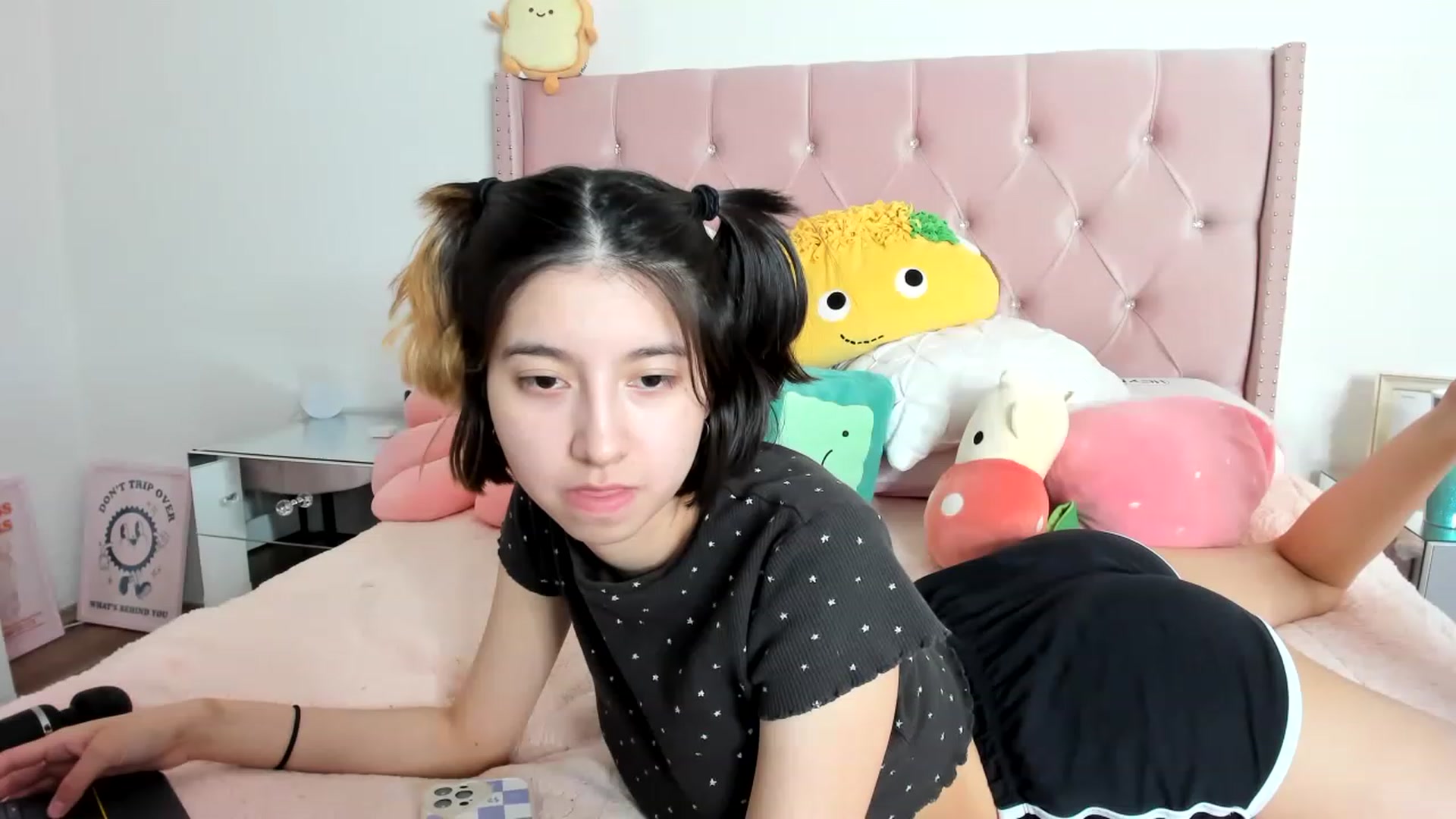 Gallery image thumbnail from Cherrycute666's myfreecams stream on, 01/28/2023, 18:10 image 11 of 20