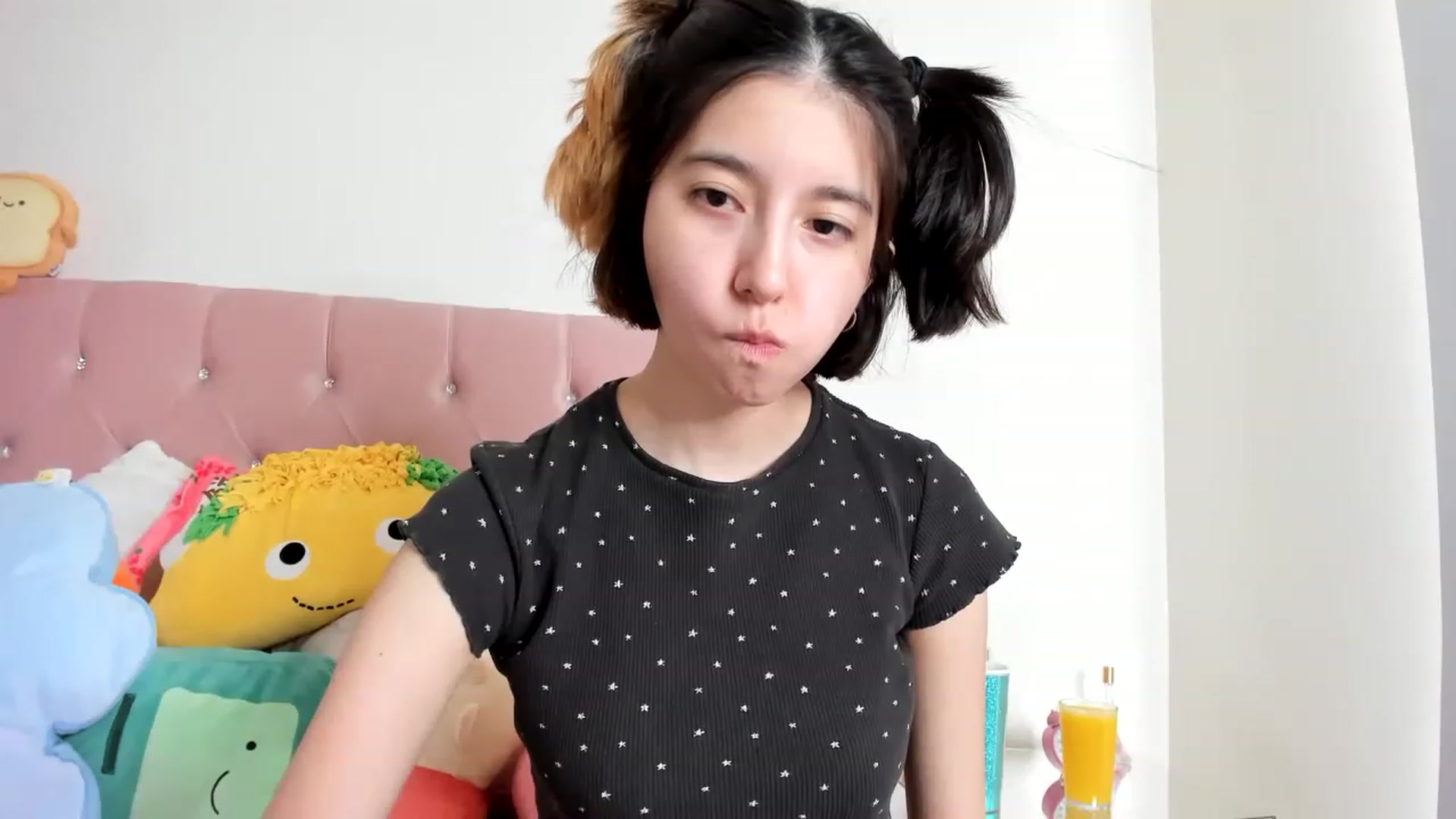 Gallery image thumbnail from Cherrycute666's myfreecams stream on, 01/28/2023, 18:10 image 15 of 20