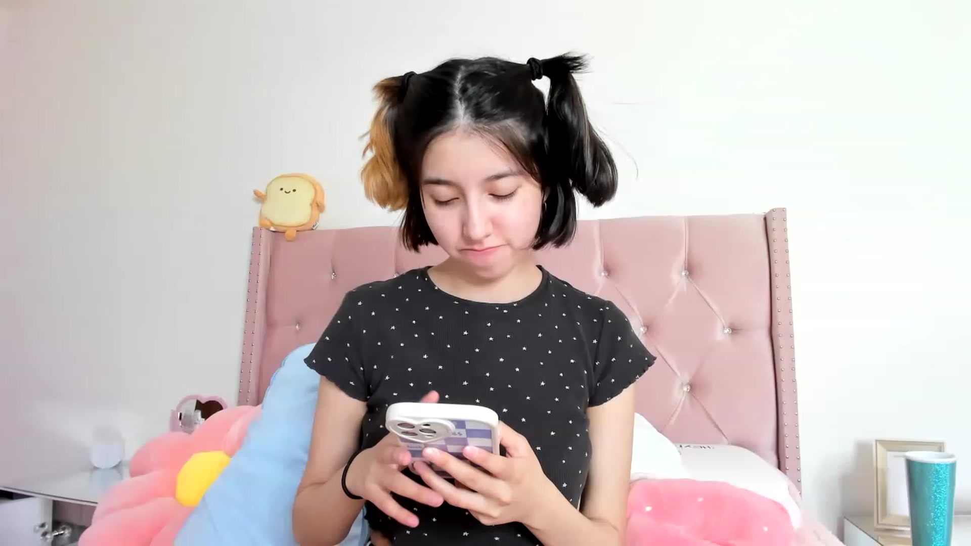 Gallery image thumbnail from Cherrycute666's myfreecams stream on, 01/28/2023, 18:10 image 17 of 20