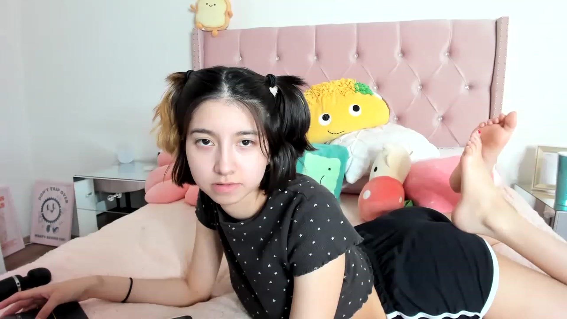 Gallery image thumbnail from Cherrycute666's myfreecams stream on, 01/28/2023, 18:10 image 10 of 20