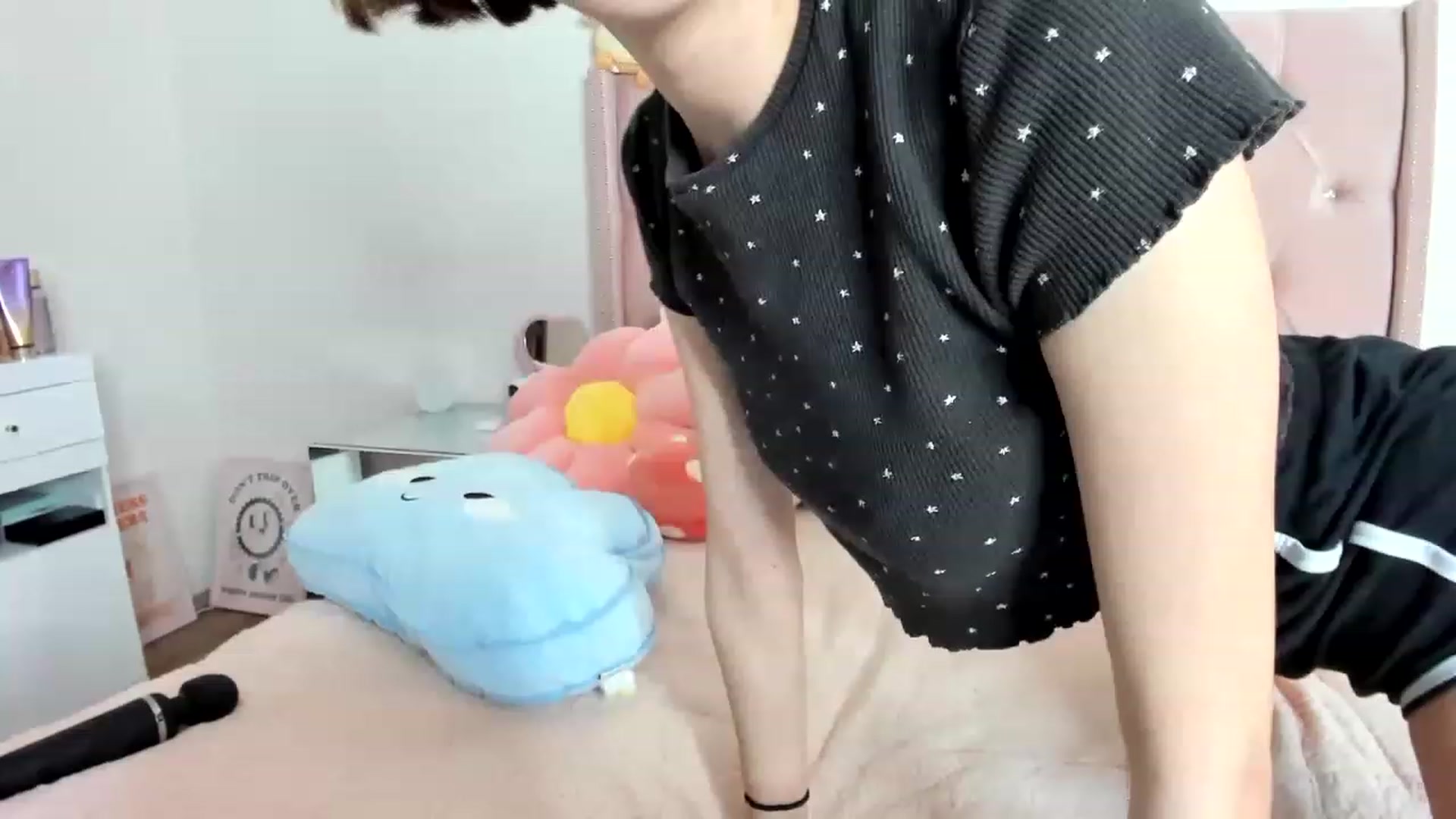 Gallery image thumbnail from Cherrycute666's myfreecams stream on, 01/28/2023, 18:10 image 7 of 20