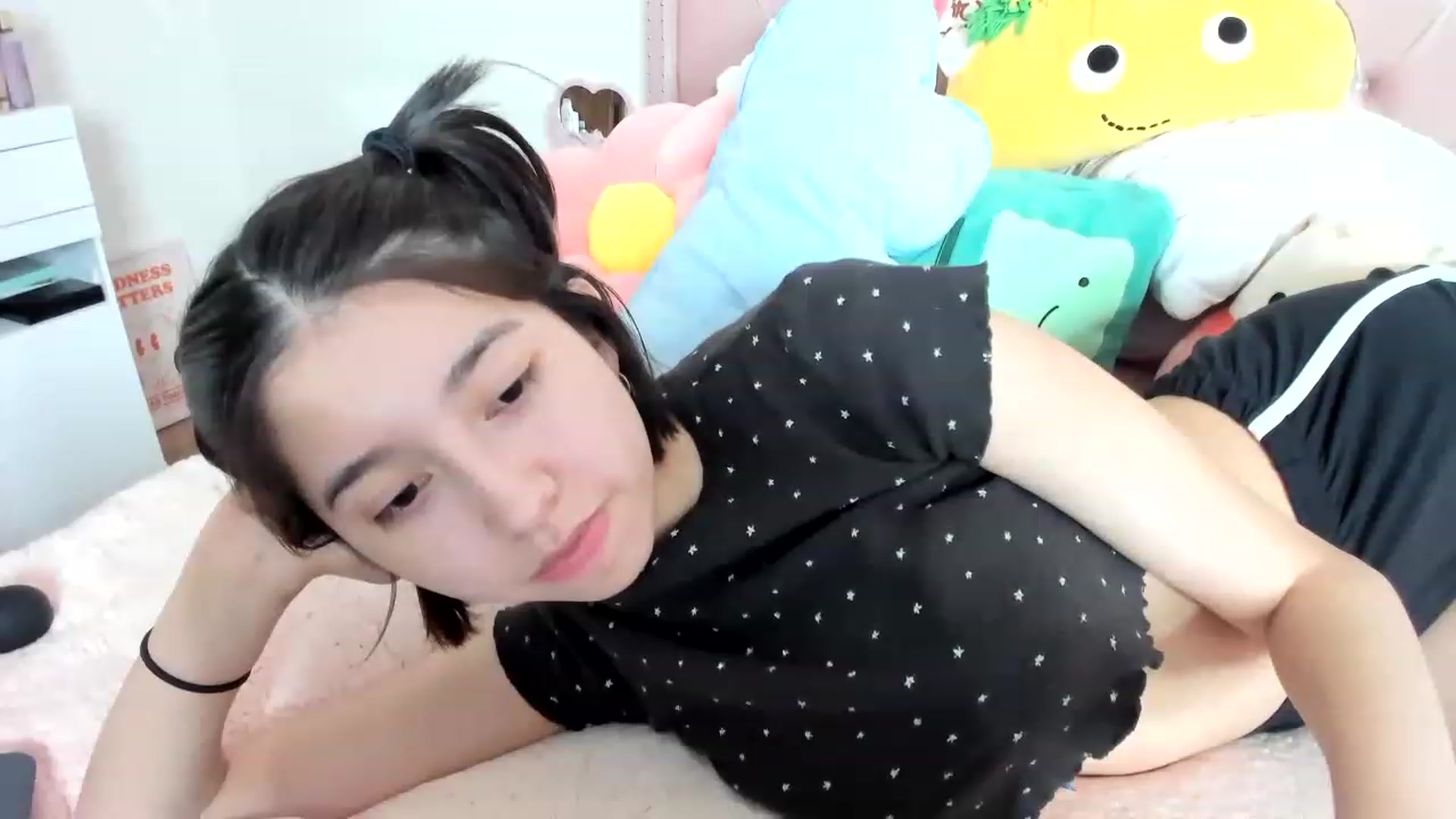 Gallery image thumbnail from Cherrycute666's myfreecams stream on, 01/28/2023, 18:10 image 14 of 20
