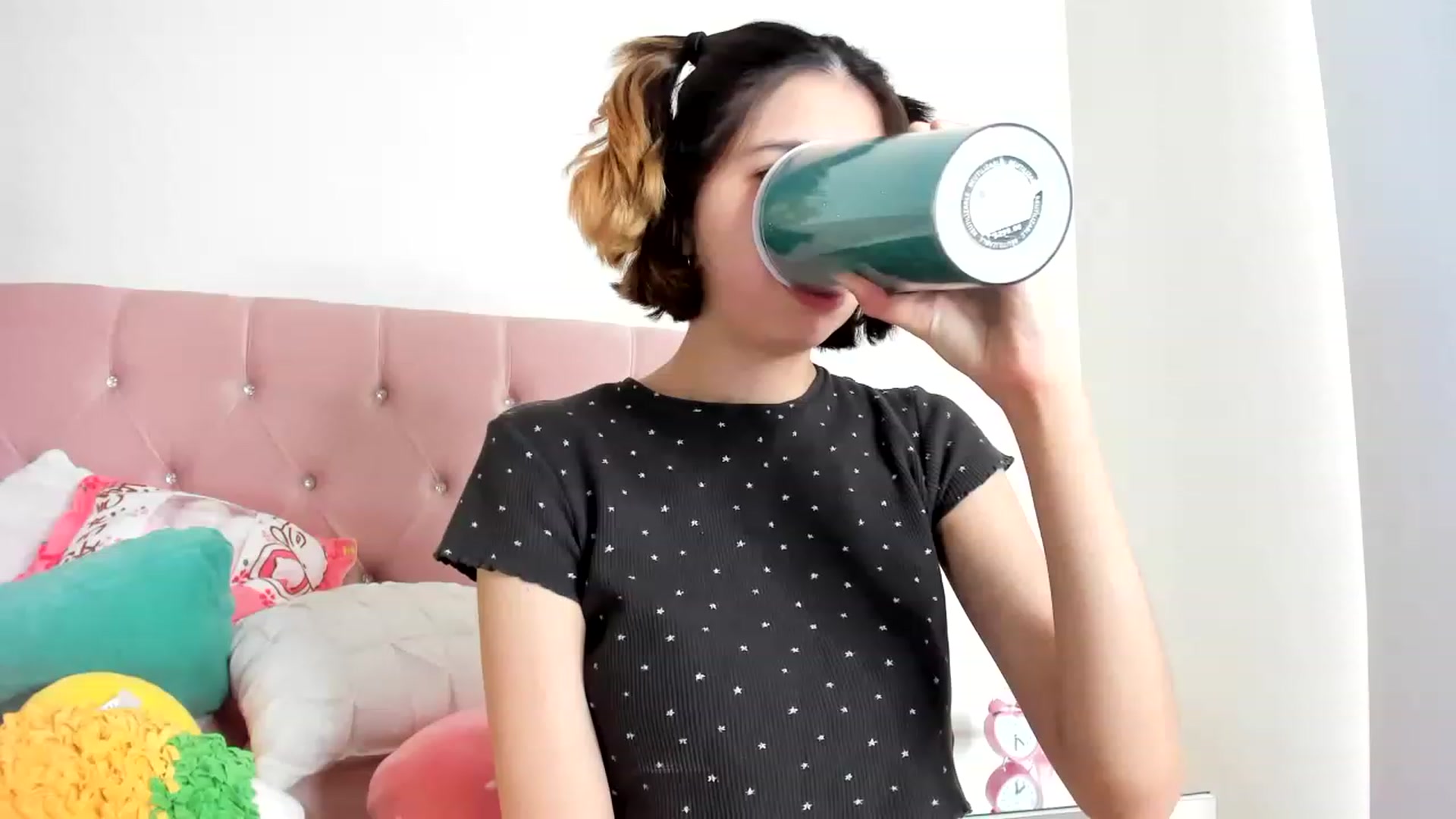 Gallery image thumbnail from Cherrycute666's myfreecams stream on, 01/28/2023, 18:10 image 5 of 20