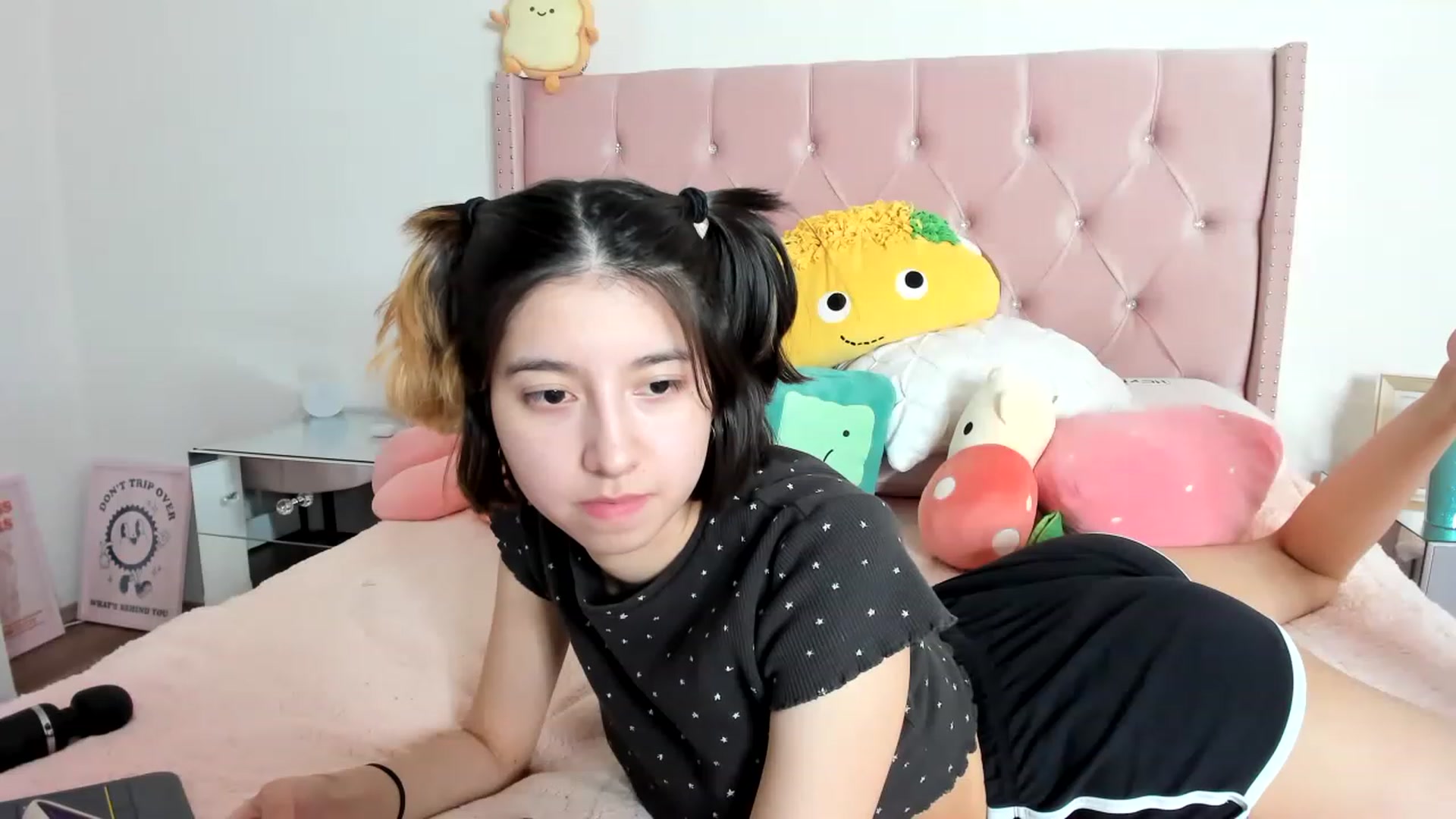 Gallery image thumbnail from Cherrycute666's myfreecams stream on, 01/28/2023, 18:10 image 13 of 20