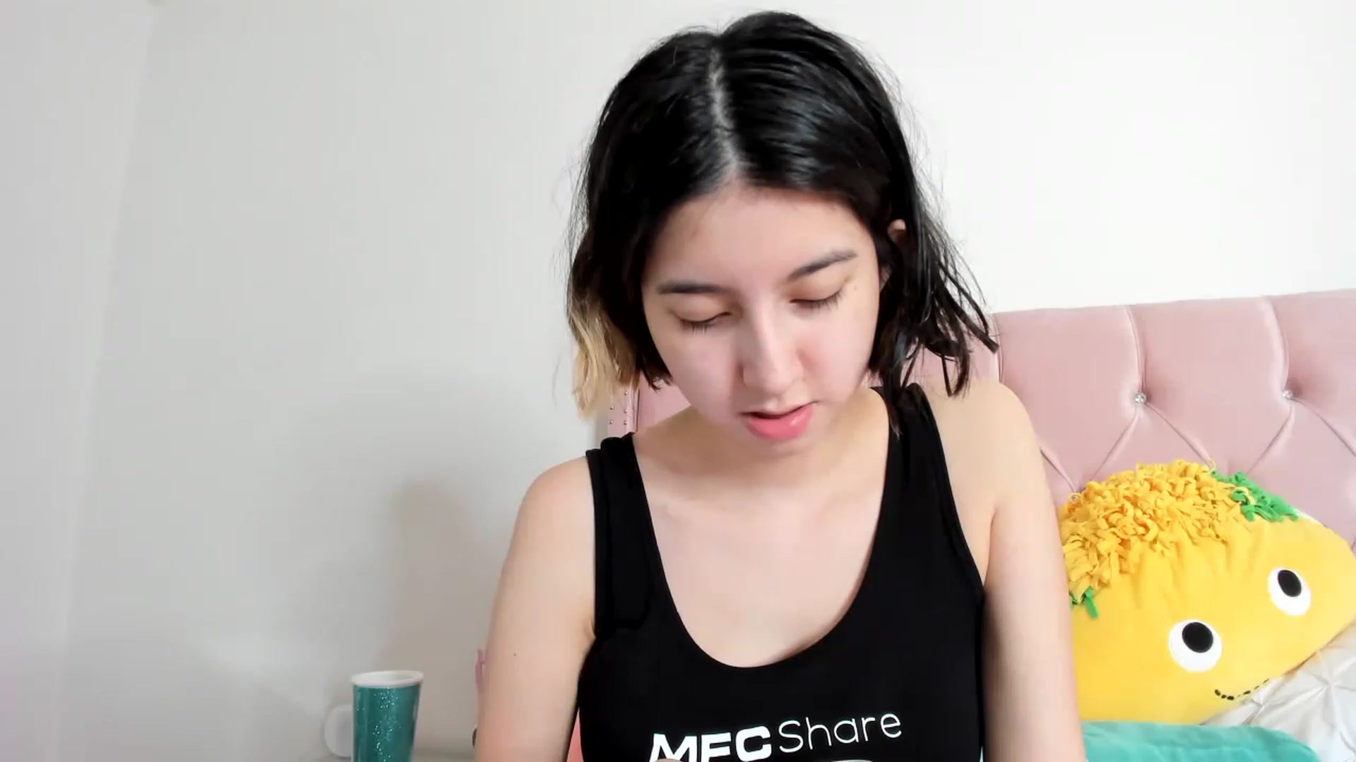 Gallery image thumbnail from Cherrycute666's myfreecams stream on, 01/28/2023, 19:27 image 19 of 20