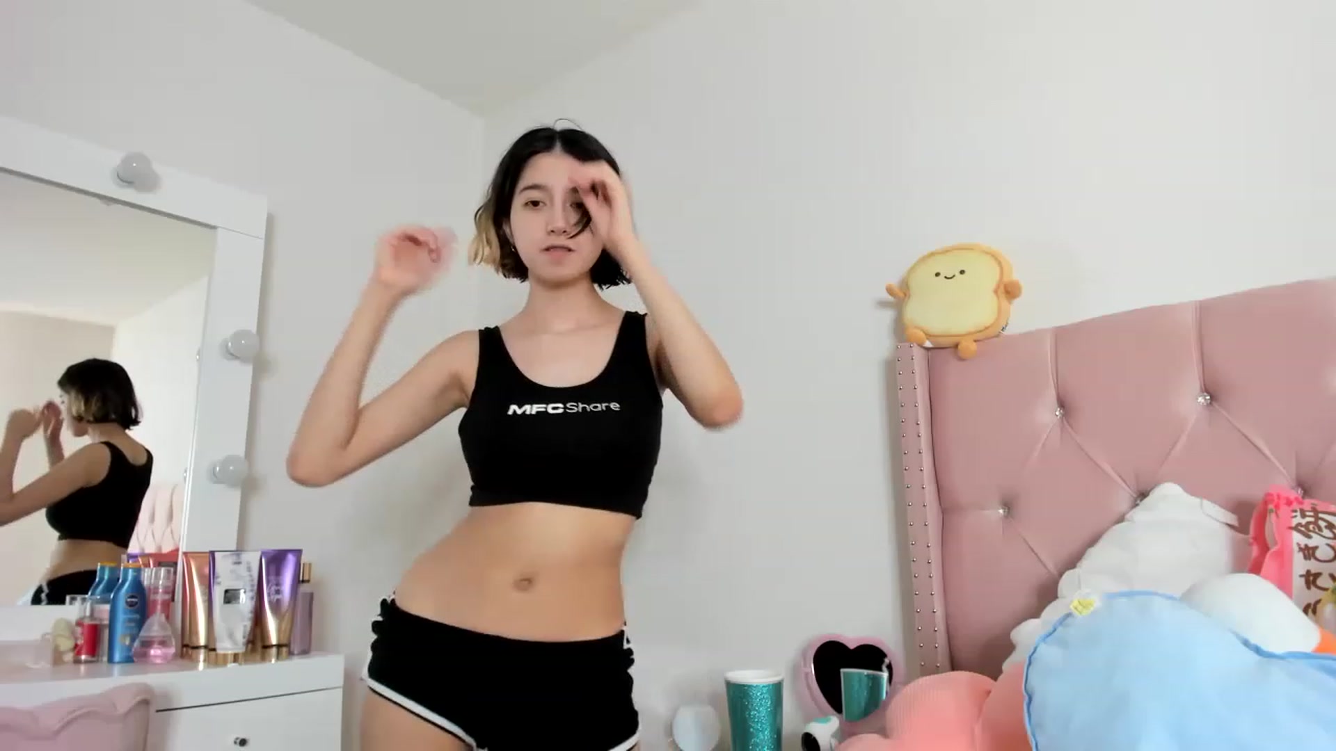 Gallery image thumbnail from Cherrycute666's myfreecams stream on, 01/28/2023, 19:27 image 17 of 20